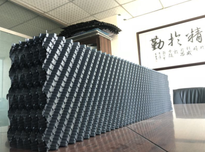 薄如紙的PVC填料居然能站65KG重量的人！